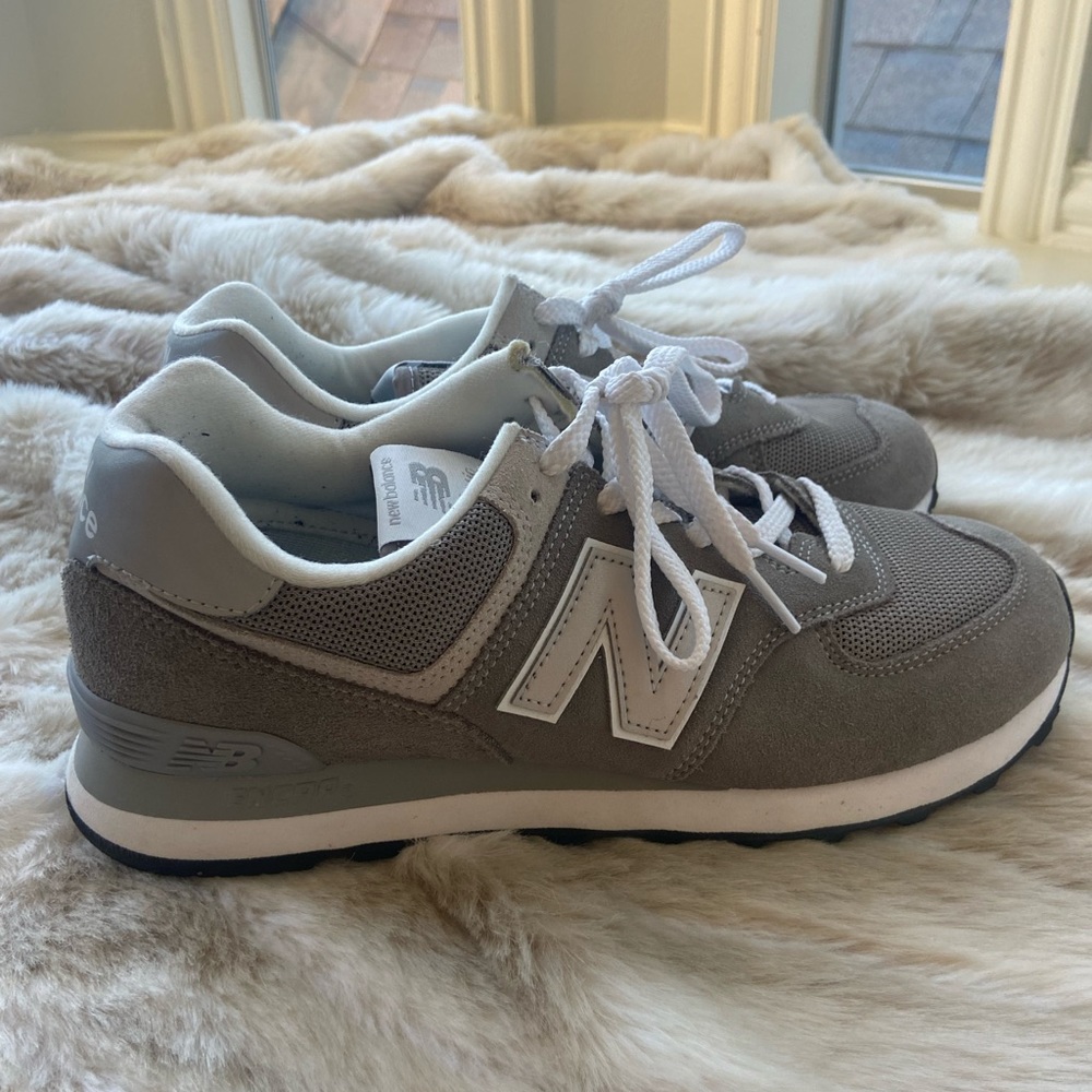 New balance tennis shoes